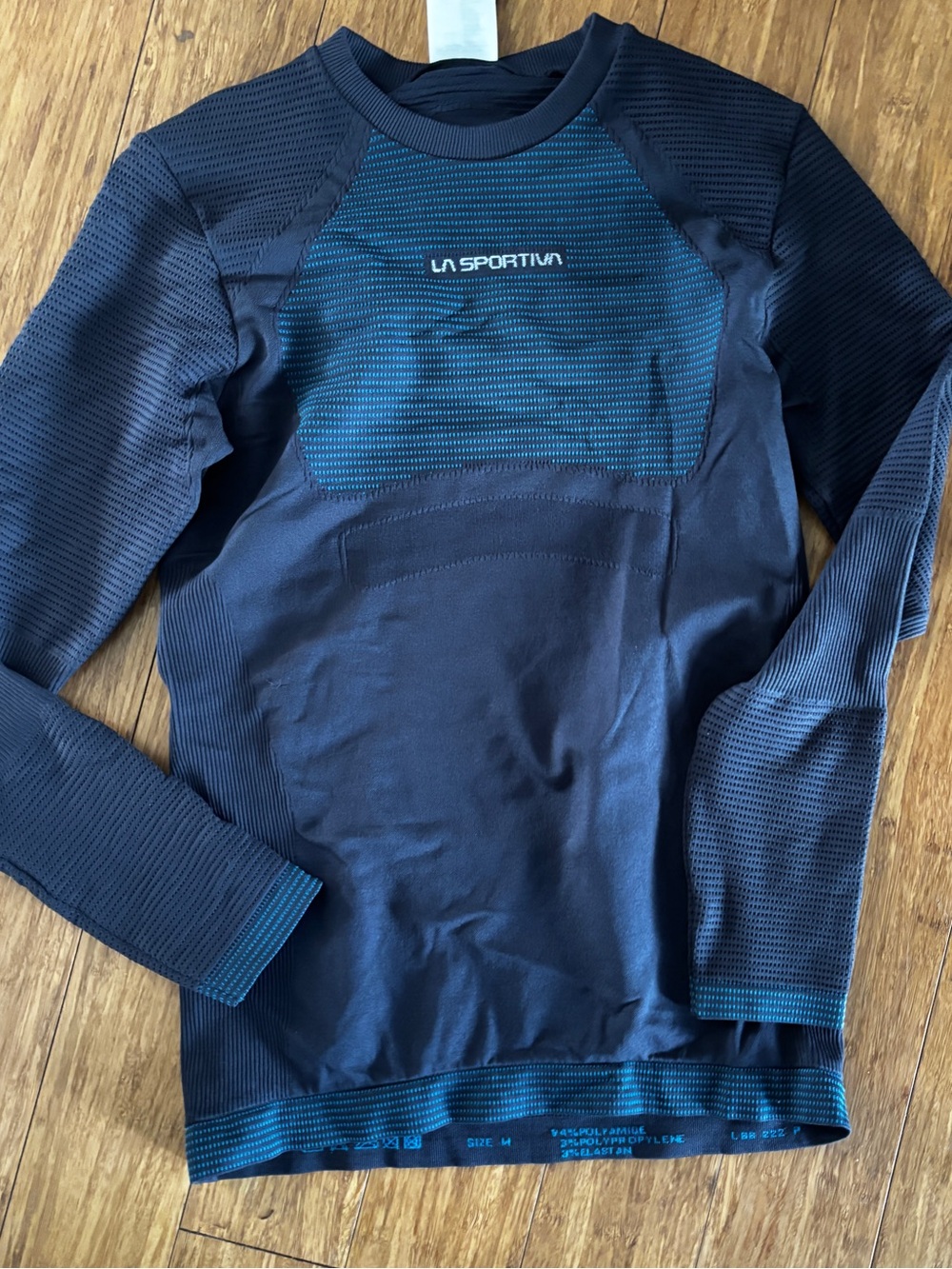 La Sportiva snyth Men's Navy Blue Tech base layer medium washed never worn